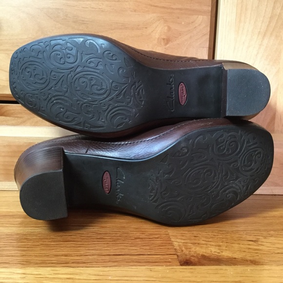 Clark’s Artisan Collection Passion Brown Heels - Picture 13 of 16